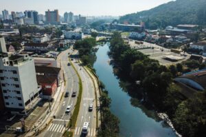 Joinville, Itajaí e Chapecó lideram geração de empregos em 2023